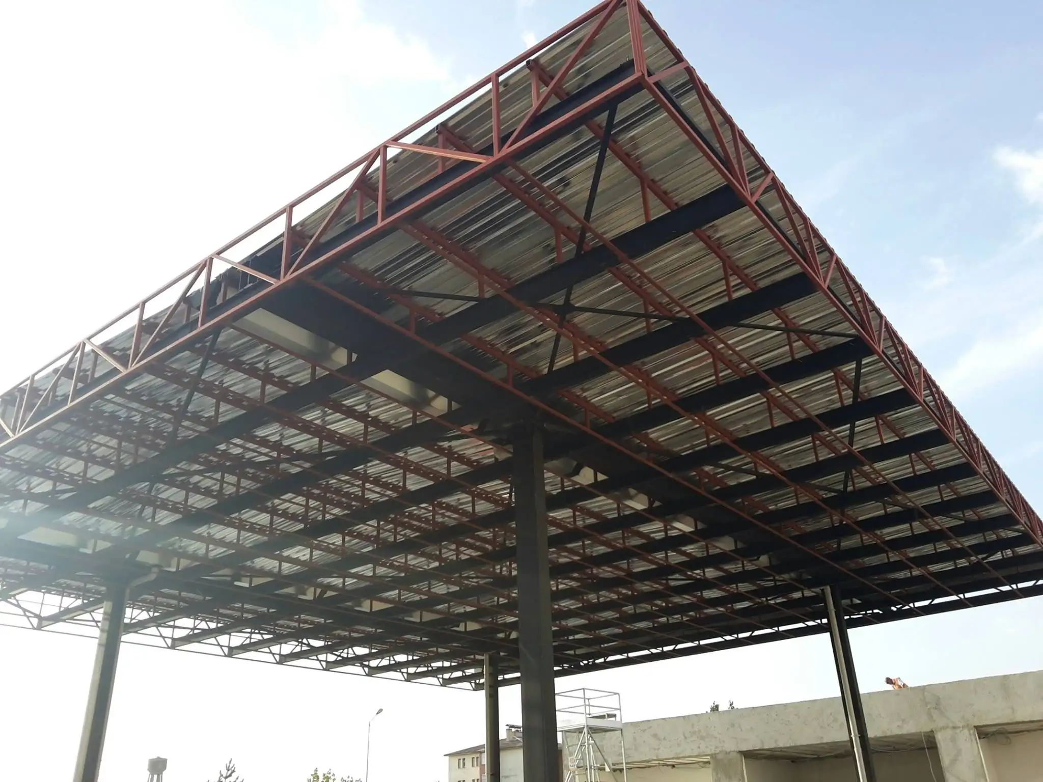 Навес хайтек под индивидуальный заказ в Санкт-Петербурге